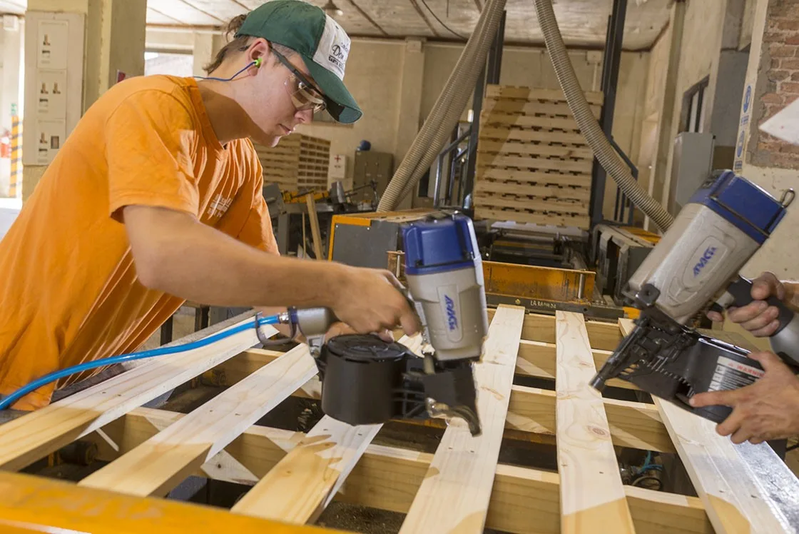 ¡Transformá madera en ideas! Sumate al taller de carpintería en pallet que dictará  la Municipalidad en barrio Mosconi