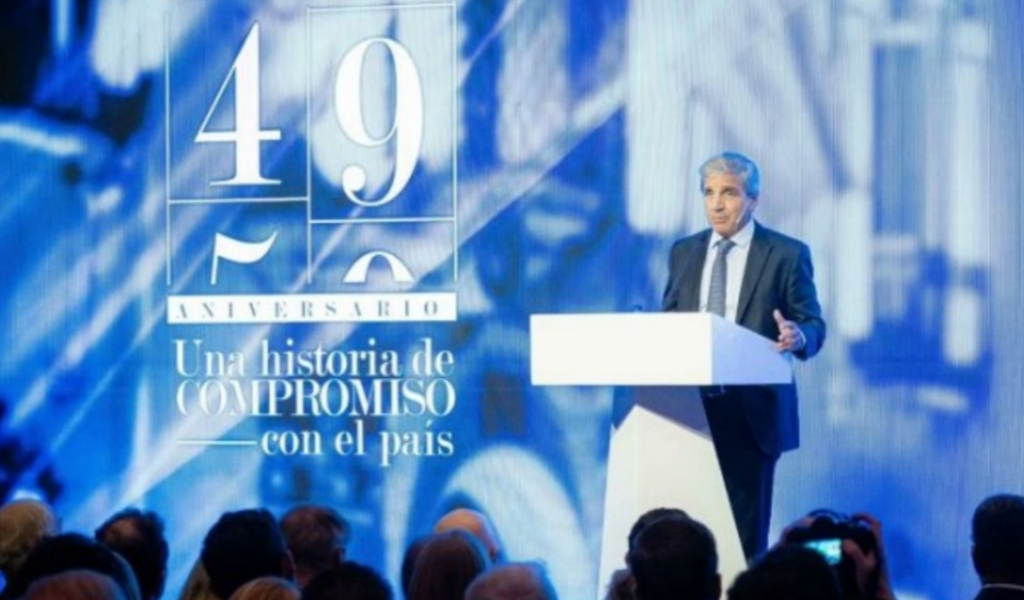 Luis Caputo: "la gente se queda sin trabajo, pero a las 48 horas tiene 3 ofertas"