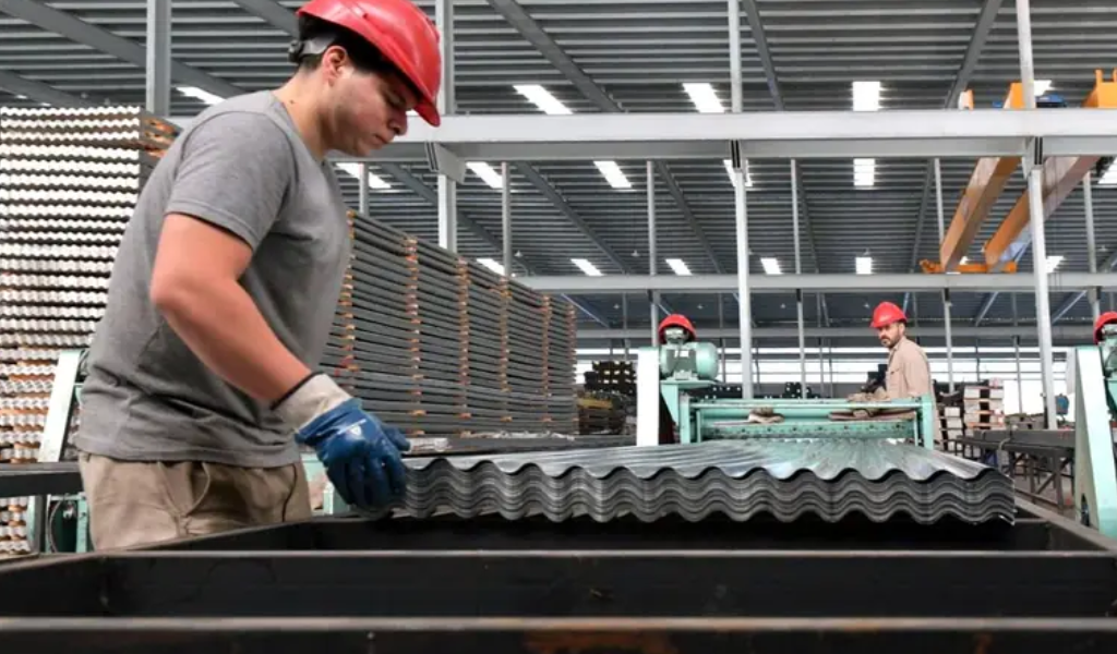 El presidente Milei sigue rompiendo records: La industria cayó más que en pandemia y la crisis de 2009