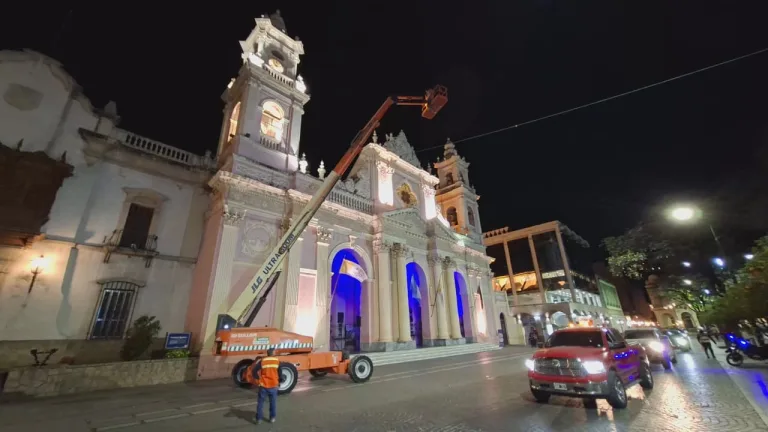 La Catedral de Salta recupera su esplendor: La Municipalidad está renovando por completo su iluminación