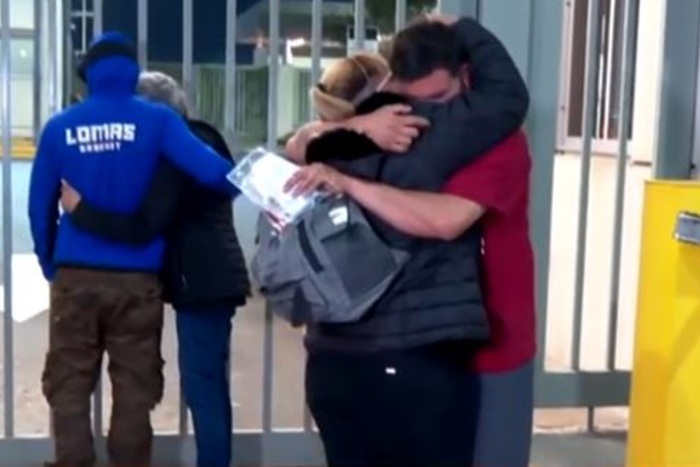Llegó a Ezeiza el vuelo con argentinos deportados de Estados Unidos: "Estaban trabajando y los separaron de sus familias que formaron allá"