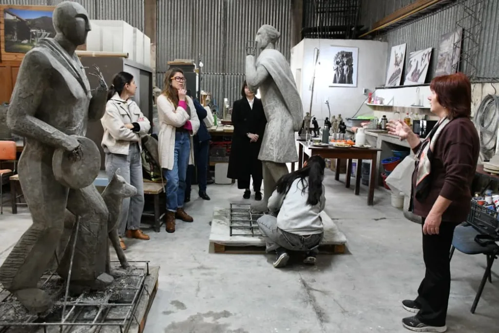 Con nuevas obras y esculturas la Municipalidad avanza con el Parque Lineal del Peregrino de cara al Milagro