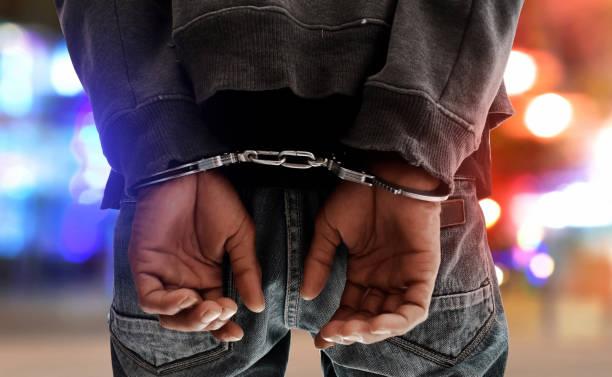 Infraganti: Atrapan a dos policias salteños falsificando certificados de antecedentes penales