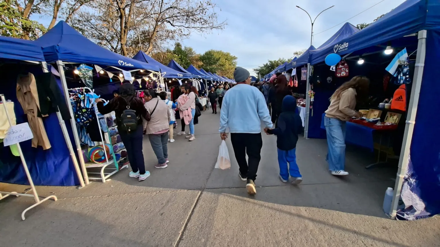 La Municipalidad llevó con gran éxito una nueva edición de la Feria Tope en Villa Mitre