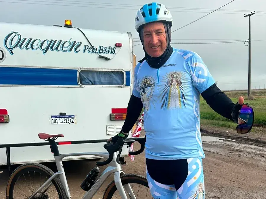 Un viaje impulsado por la fe: Fernando pedalea más de 2.000 km desde Necochea a Salta para llegar a la catedral de Salta
