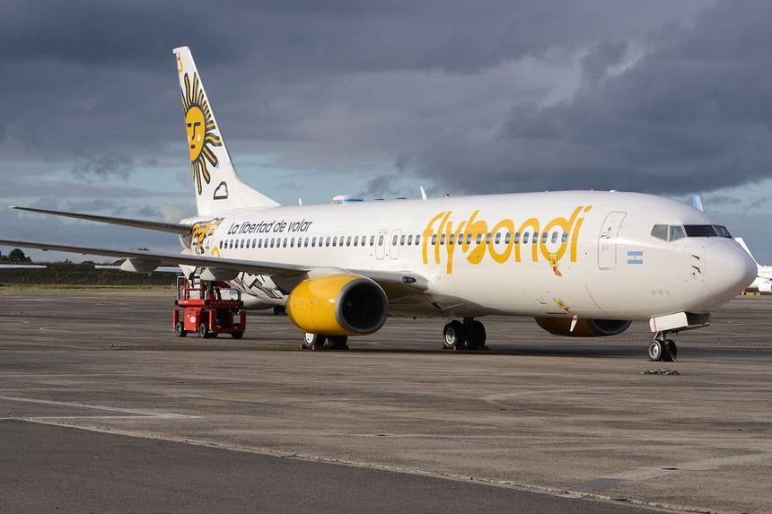Flybondi cerró su oficina en Salta, no pagó a sus empleados y dejó de operar vuelos en la provincia