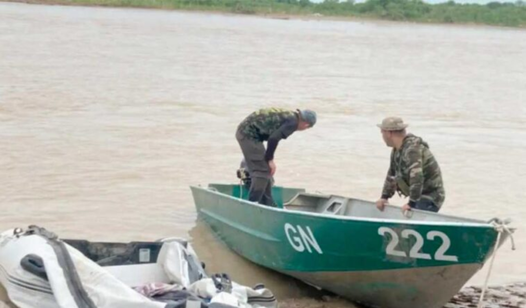 Gendarmería interceptó en el norte de Salta a narcos que llevaban 25 kilos de pasta base en una lancha
