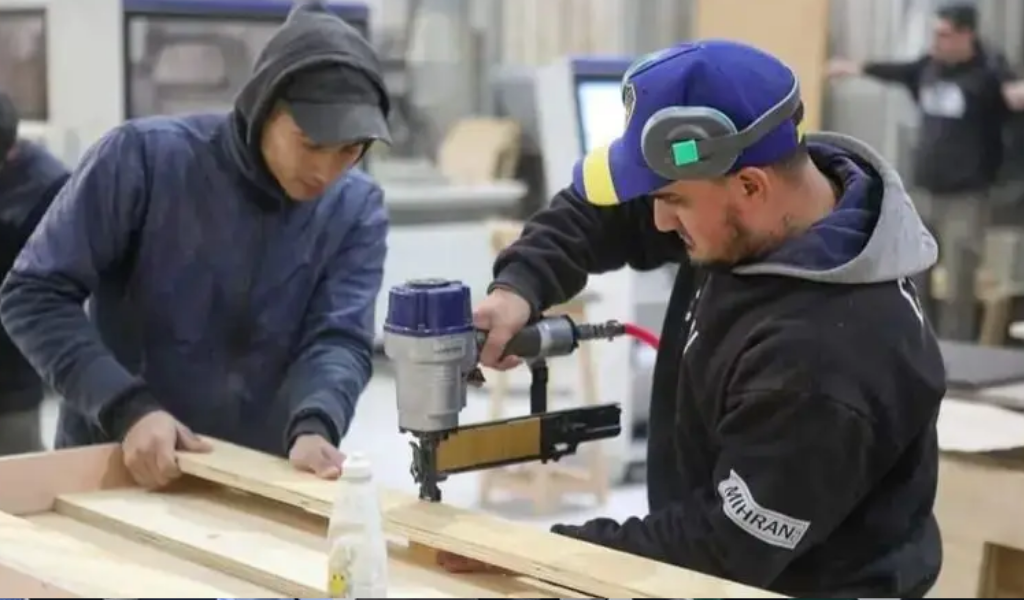 El ajuste de la  reforma laboral caerá sobre todos los trabajadores: tendrán menor protección, despidos más baratos y salarios bajo presión
