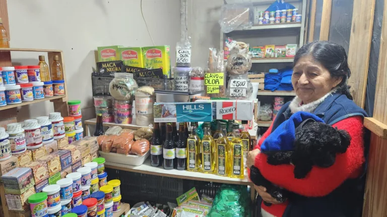 La vida en el mercado San Miguel: Ana María Solís y su historia de fe, familia y sanación