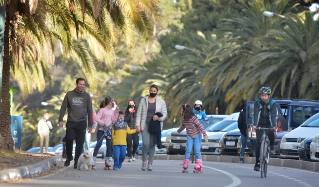 Una consultora indica que para ser de clase media baja en Argentina una familia necesita reunir 2,4 millones de pesos  por mes