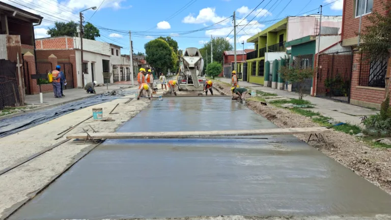 Conduzca con precaución: El Municipio de Salta está renovando  las calzadas en los barrios Parques Nacionales y Bancario