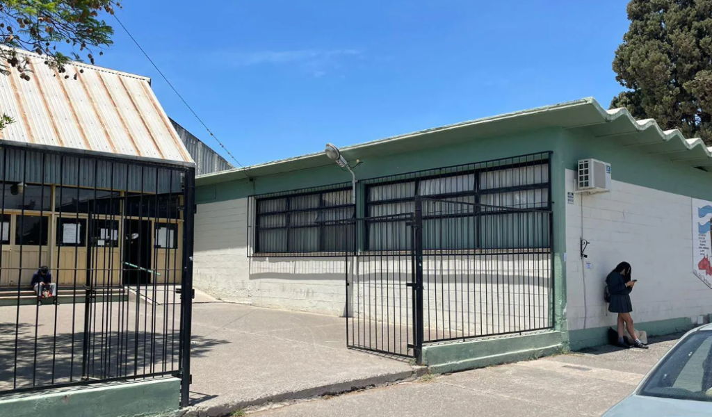 Una amenaza de tiroteo fue hallado escrito en una de las paredes de un colegio de la zona sur de Salta capital