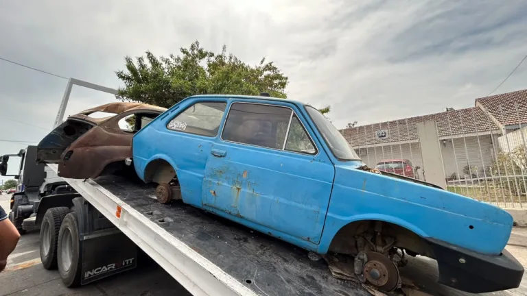 Se levantaron dos vehículos abandonados en zona sur