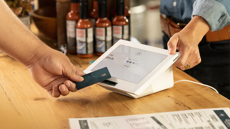 Los argentinos presentan morosidad récord en tarjetas y préstamos personales: Llegan al 11,6% y 13,8% del total