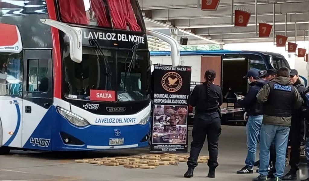 Un colectivo proveniente de Gral. Pizarro llegó a la terminal de la capital salteña con 47 kilos de cocaína