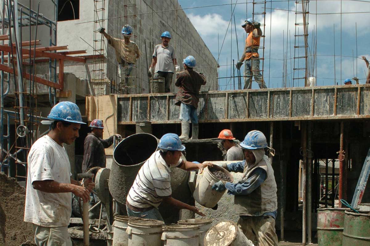 Desde el sector de la construcción en Salta cruzaron al presidente Milei:  "Cada día vamos peor”