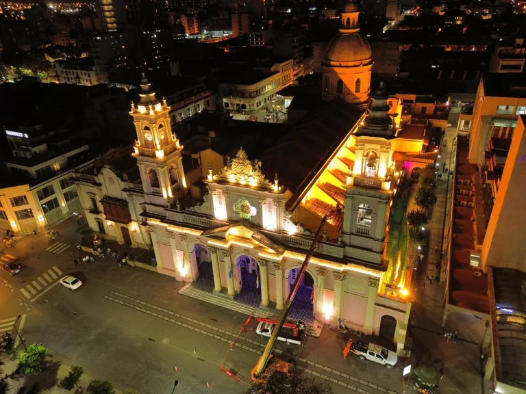Con tecnología de punta, la Catedral Basílica empieza a lucir nueva iluminación