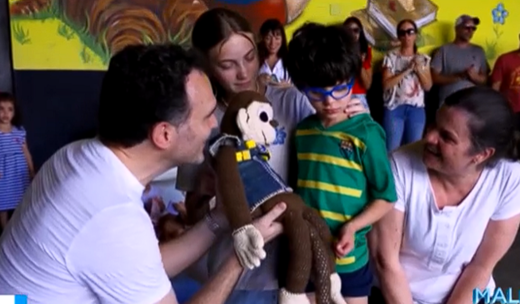 Un viaje solidario de 1500 Km para que un salteñito que perdió la vista pueda acceder a un dispositivo que le facilita aprender Braille