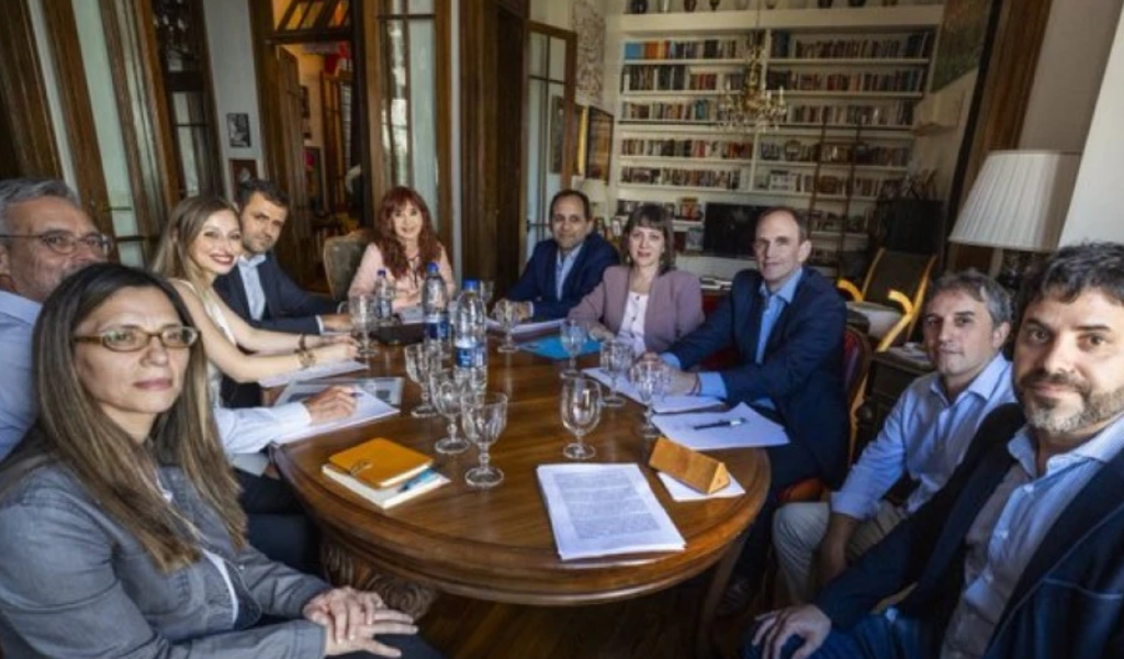 Cristina dijo que le limitaron las visitas porque cuestiona la economía de Milei: "La gente ahorra en papel higiénico"