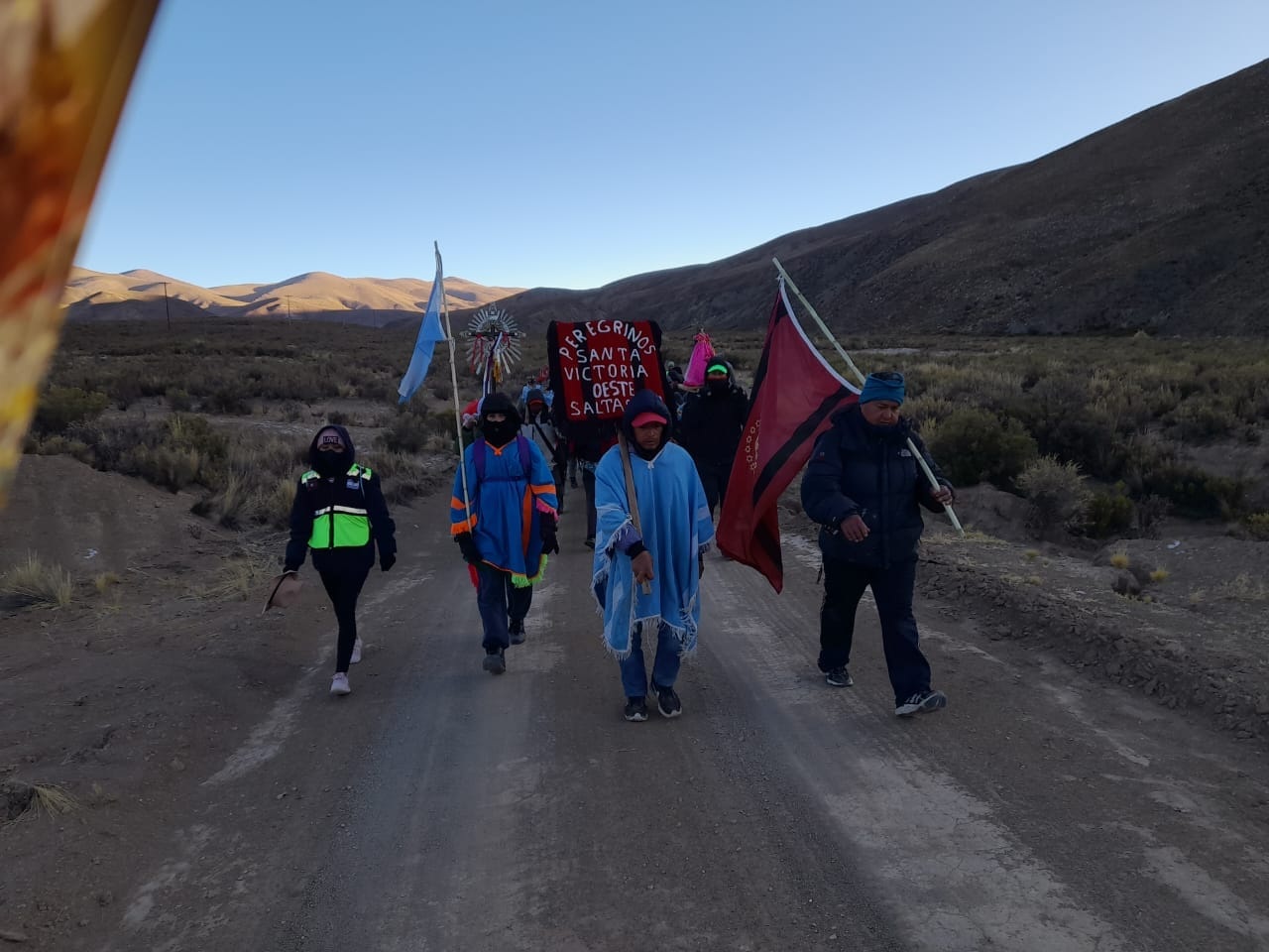 Una pareja de peregrinos de la Puna contraerá matrimonio en plena caminata hacia la Catedral  de Salta