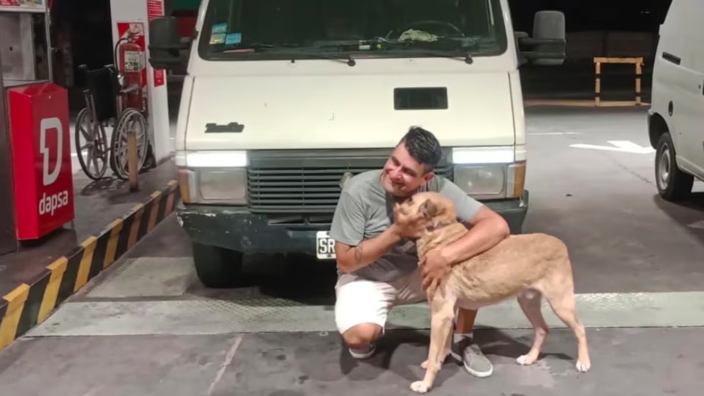 Sebastián recorrió la Ruta 40 en moto, una noche en Salta pensó que se moría y un gesto de su perro lo salvó