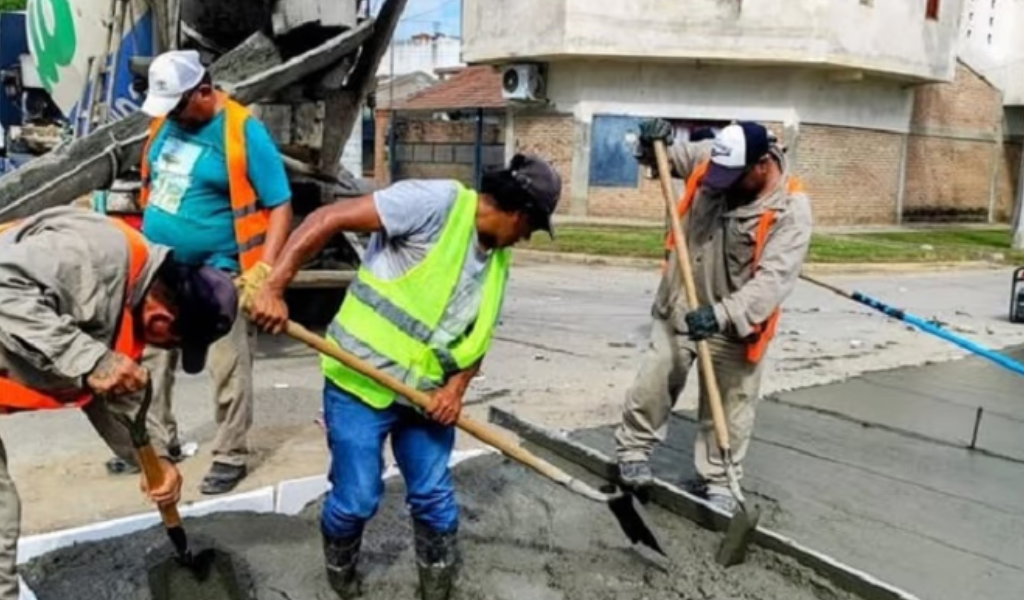 En Orán presos adoquinan calles de la ciudad norteña: : “La idea es que devuelvan a la sociedad con algo”