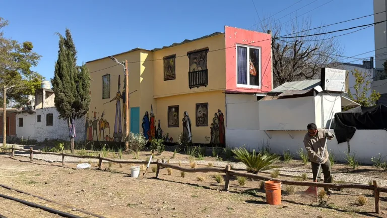 Avda. Sarmiento y las vías: El Municipio recuperó un histórico predio para convertirlo en un paseo peatonal seguro