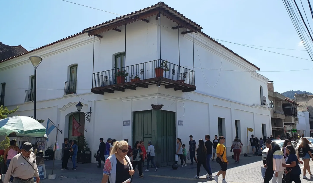 La Bitácora celebra su cuarto encuentro junto a poetas salteñas y música en vivo en el Museo de la Ciudad