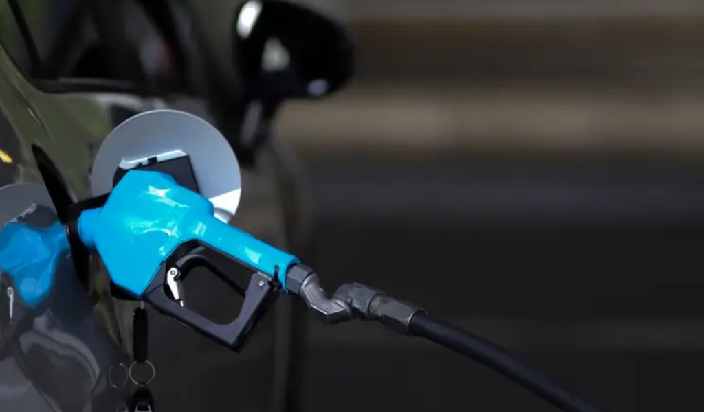 Las petroleras no bajarán aún el precio de la nafta pese al acuerdo Estados Unidos-Irán