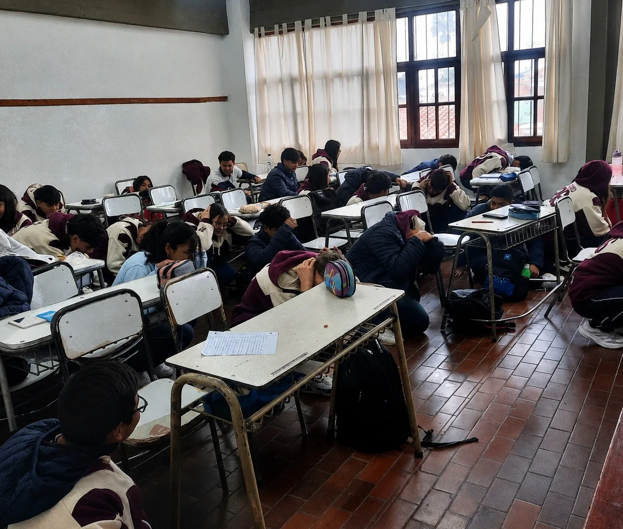 Ciudad de Salta: Se realizó un simulacro de sismo en el colegio Américo Vespucio