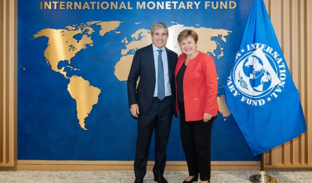 El FMI exige a Milei reformar el sistema jubilatorio y profundizar el ajuste para garantizar el pago de la deuda