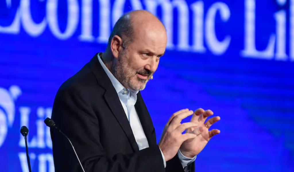 Sturzenegger sobre la reforma laboral: “Si te lastimás jugando al fútbol, tu empresa no tiene nada que ver”