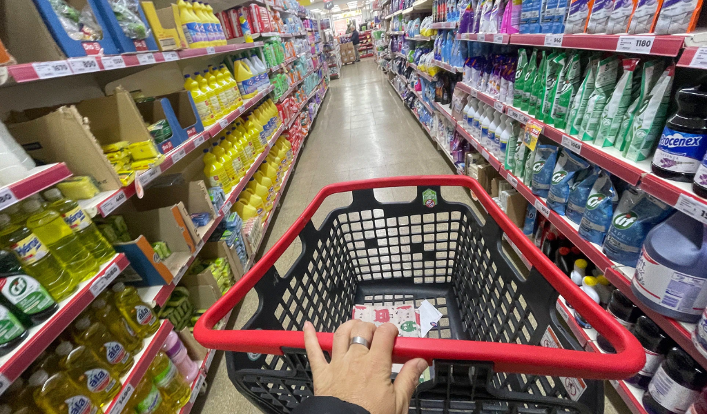 Según el Indec el rubro alimentos subió en enero un 4,1% en el NOA:  En los super salteños aumentaron el precio en productos claves