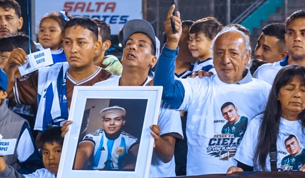 Emotivo homenaje de Juventud Antoniana a Darío Soto, Lucas López y Mauricio Meres