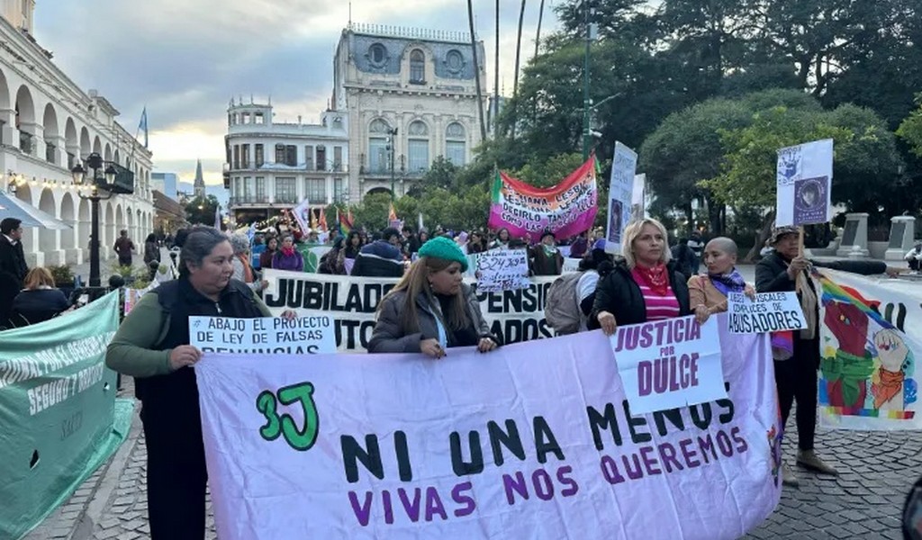 Ni Una Menos: La Plaza 9 de Julio volvió a ser escenario del grito colectivo contra los femicidios, la desigualdad y la violencia de género