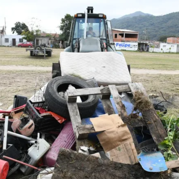 Con buena respuesta vecinal se realizó el operativo de descacharrado en el barrio  Juan Manuel de Rosas