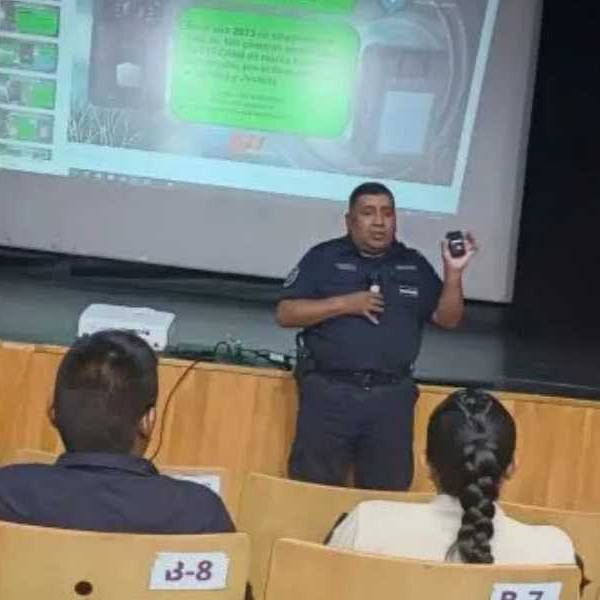 Efectivos policiales de General Güemes se entrenan para usar cámaras corporales