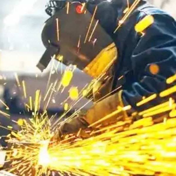 La industria se desplomó 8,7% en febrero y ya borró toda la suba que había obtenido durante la era de Milei