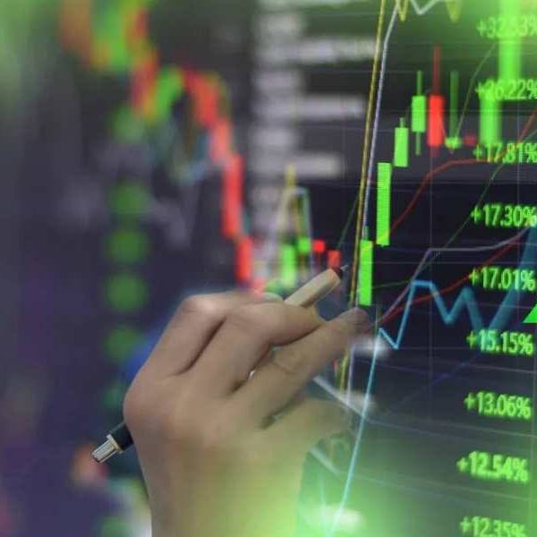 Tras la salida de Adorni los bonos en dólares retoman las subas y las acciones argentinas escalan hasta 4%