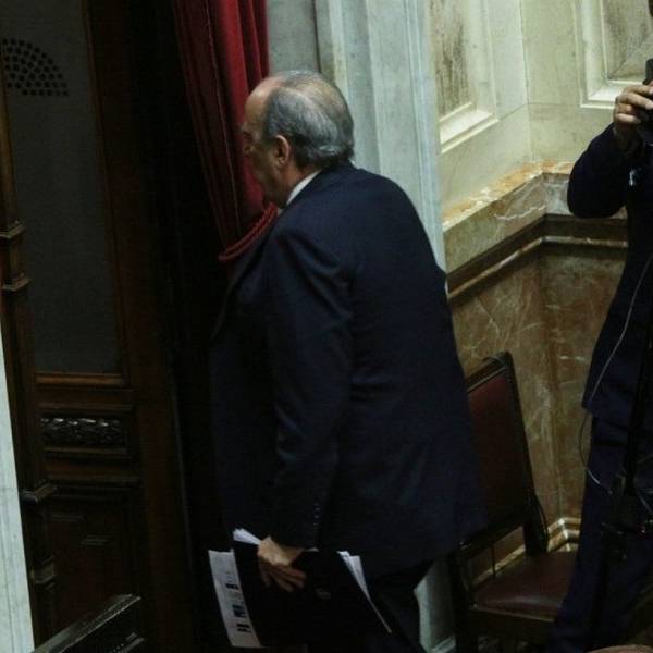  Escándalo en el Senado: Francos se fue enojado porque una senadora le dijo 