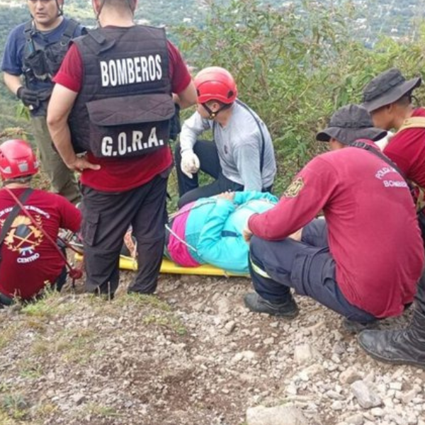Operativo de emergencia en San Lorenzo: Bomberos y rescatistas auxiliaron a una pareja en el cerro Elefante