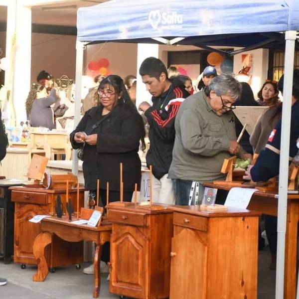 Los alumnos mostraron todo su talento: La Expo Venta de la Escuela de Emprendedores fue un éxito de convocatoria y ventas