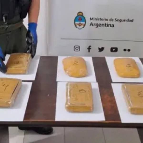 Ya son 11 Policías Salteños los que están bajo sospecha por el reemplazo de cocaína con plastilina