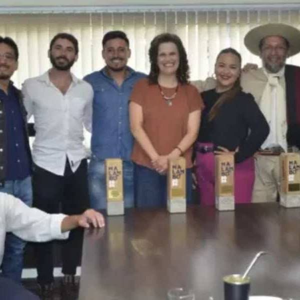 Bailarines salteños recibieron múltiples reconocimientos por su destacada participación en el Festival Nacional del Malambo Laborde y el Pre Cosquín