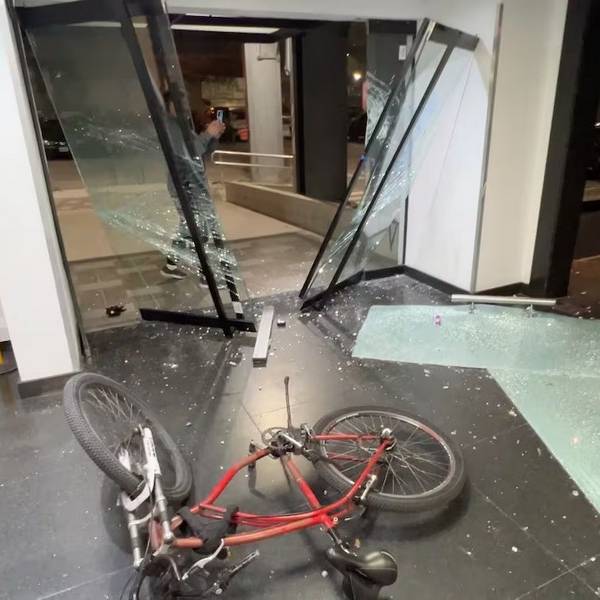 Tras la condena a CFK, militantes entraron por la fuerza y causaron destrozos en el edificio de TN y eltrece