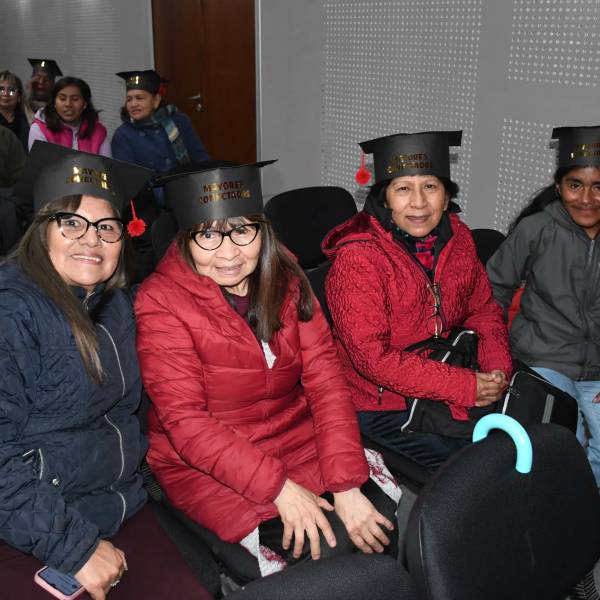 Autonomía digital: El municipio de Salta  logró que 800 adultos sepan usar las aplicaciones básicas del celular