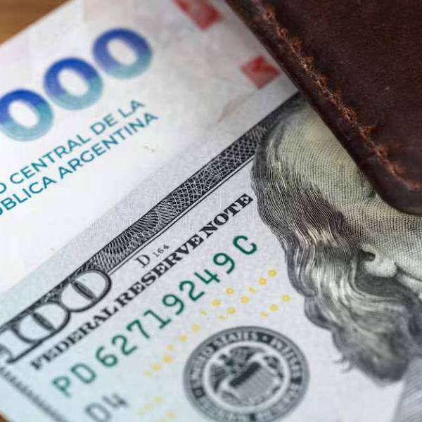El Dólar se dispara y enciende las alarmas: Subió $40 en la semana y analistas advierten que inicia un semestre 