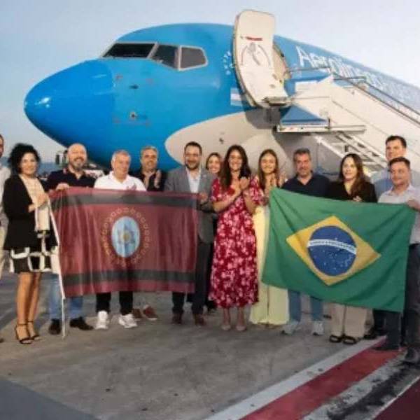 Salta dio la bienvenida al primer vuelo directo desde Florianópolis