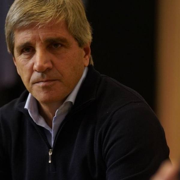 Caputo salió a ponerle un techo de $1.300 al dólar oficial para evitar un impacto sobre la inflación