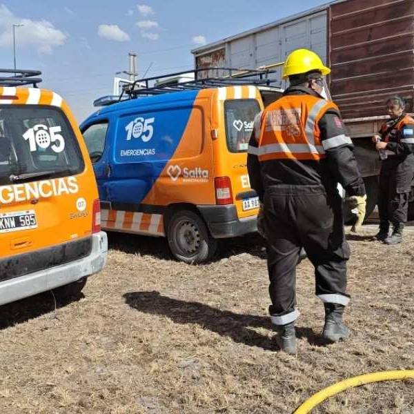 Operativo conjunto: Bomberos, Municipalidad, brigadistas y Defensa Civil combatieron intensos incendios en Salta